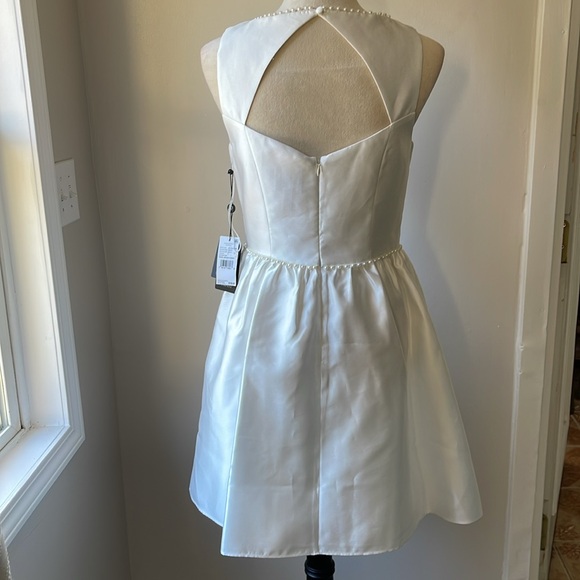 Adrianna Papell ivory pearl Mikado dress size 4 NWT - Picture 3 of 5